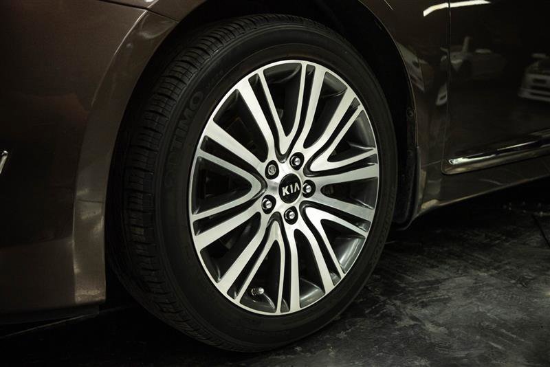 Used 2014 Kia Cadenza Premium image 3