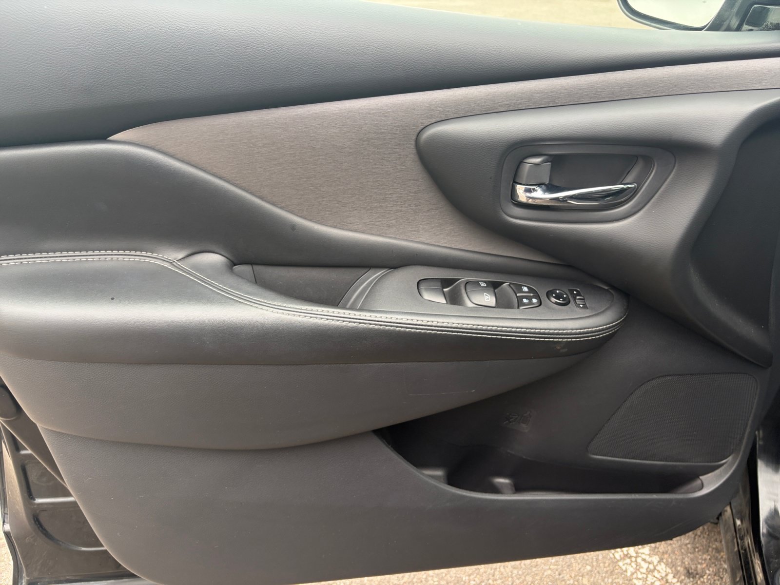 Used 2023 Nissan Murano SV AWD/4WD image 13