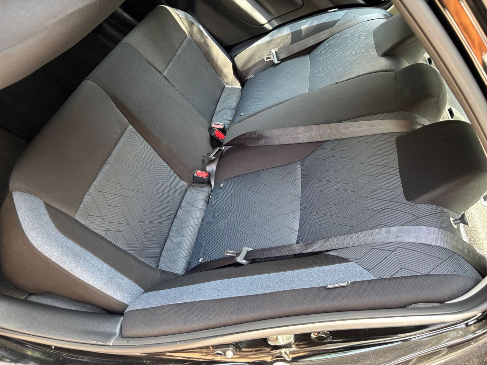 Used 2025 Nissan Versa SV FWD image 34