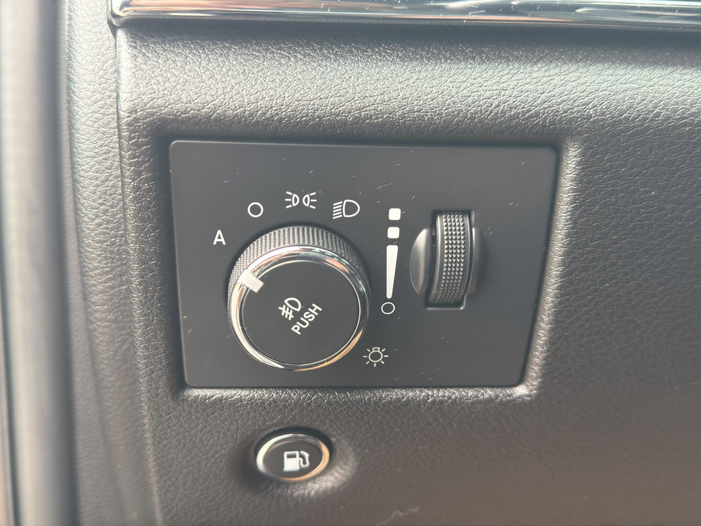 Used 2017 Jeep Grand Cherokee Limited w/ Luxury Group II AWD/4WD image 10