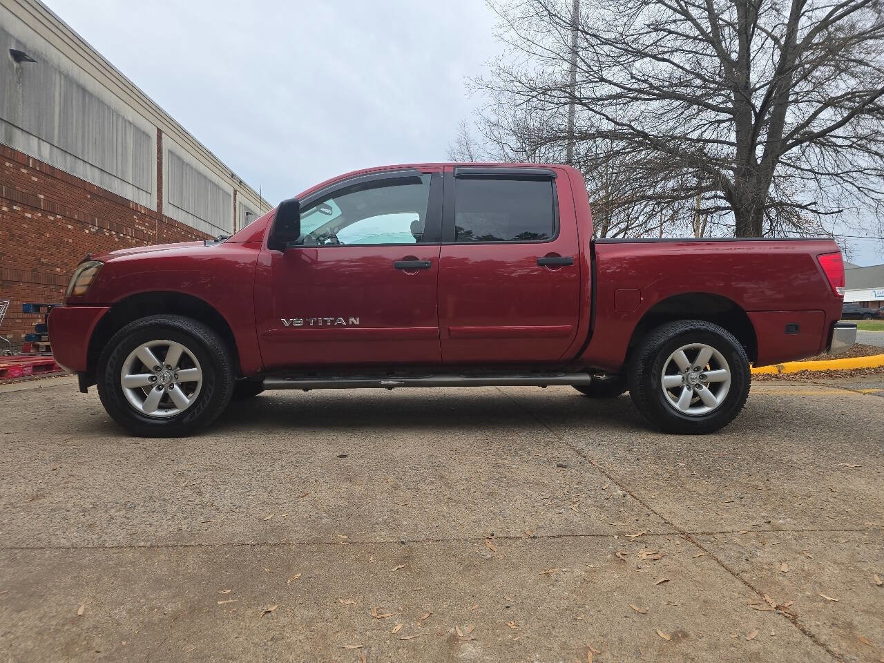 Used 2014 Nissan Titan SV w/ SV Premium Utility Package image 6