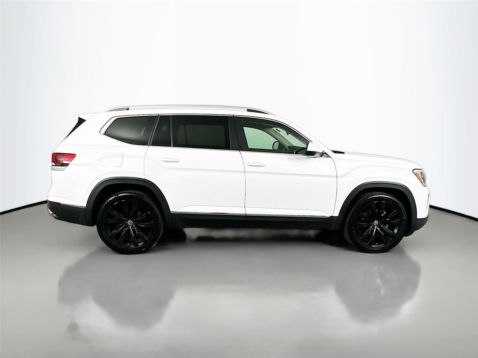 Used 2024 Volkswagen Atlas SEL AWD/4WD image 18