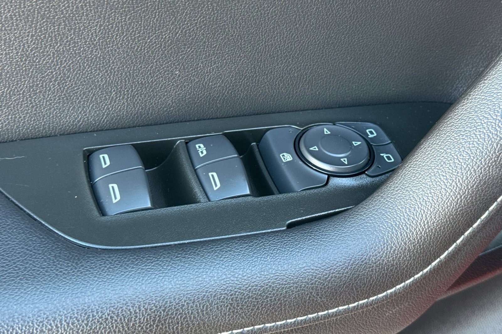 Used 2025 Chevrolet Blazer LT image 13