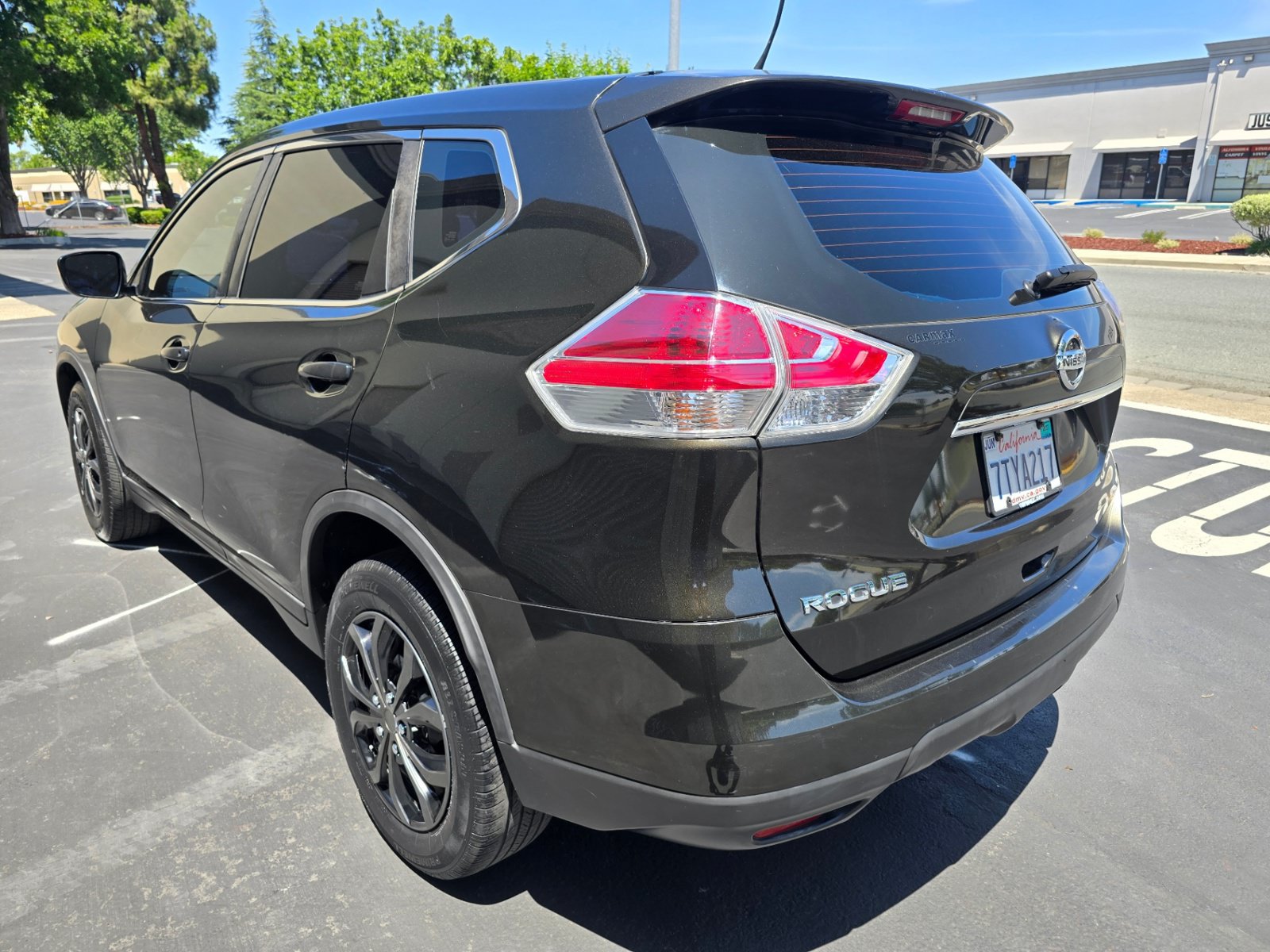 Used 2016 Nissan Rogue S FWD image 9