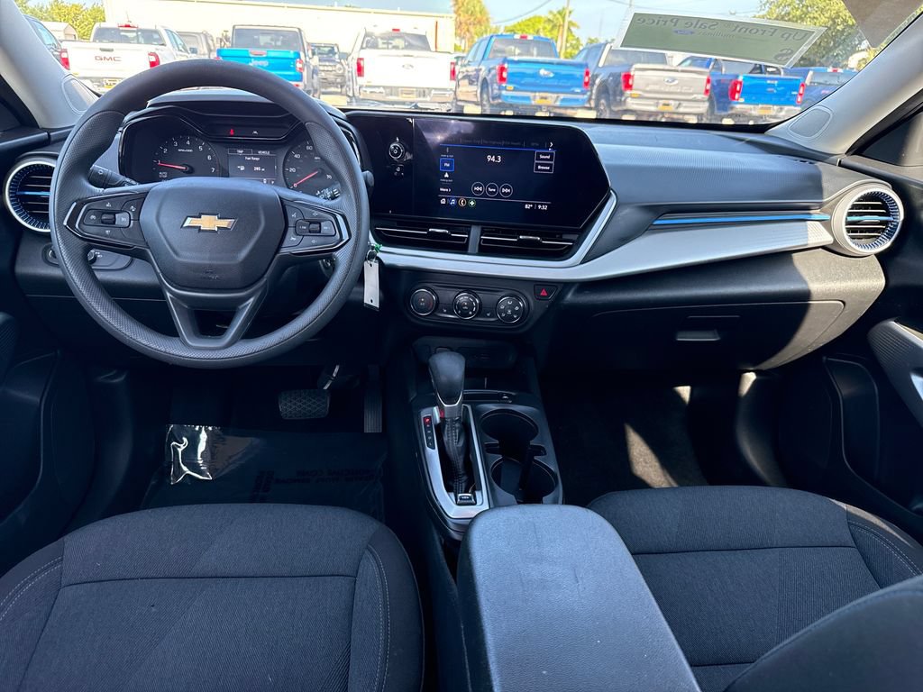 Used 2024 Chevrolet Trax LS w/ LS Convenience Package FWD image 5