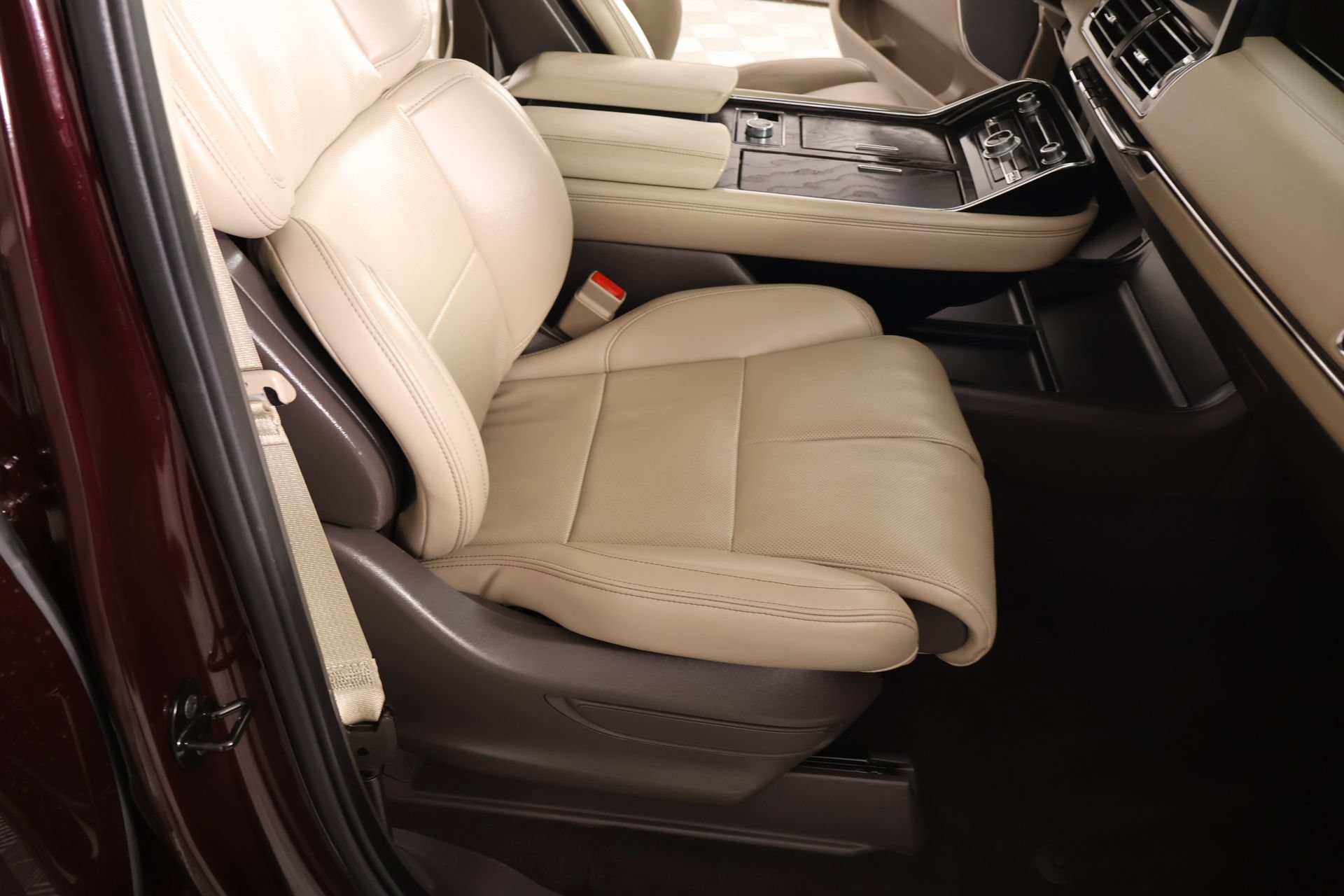 Used 2024 Lincoln Navigator Premiere AWD/4WD image 15