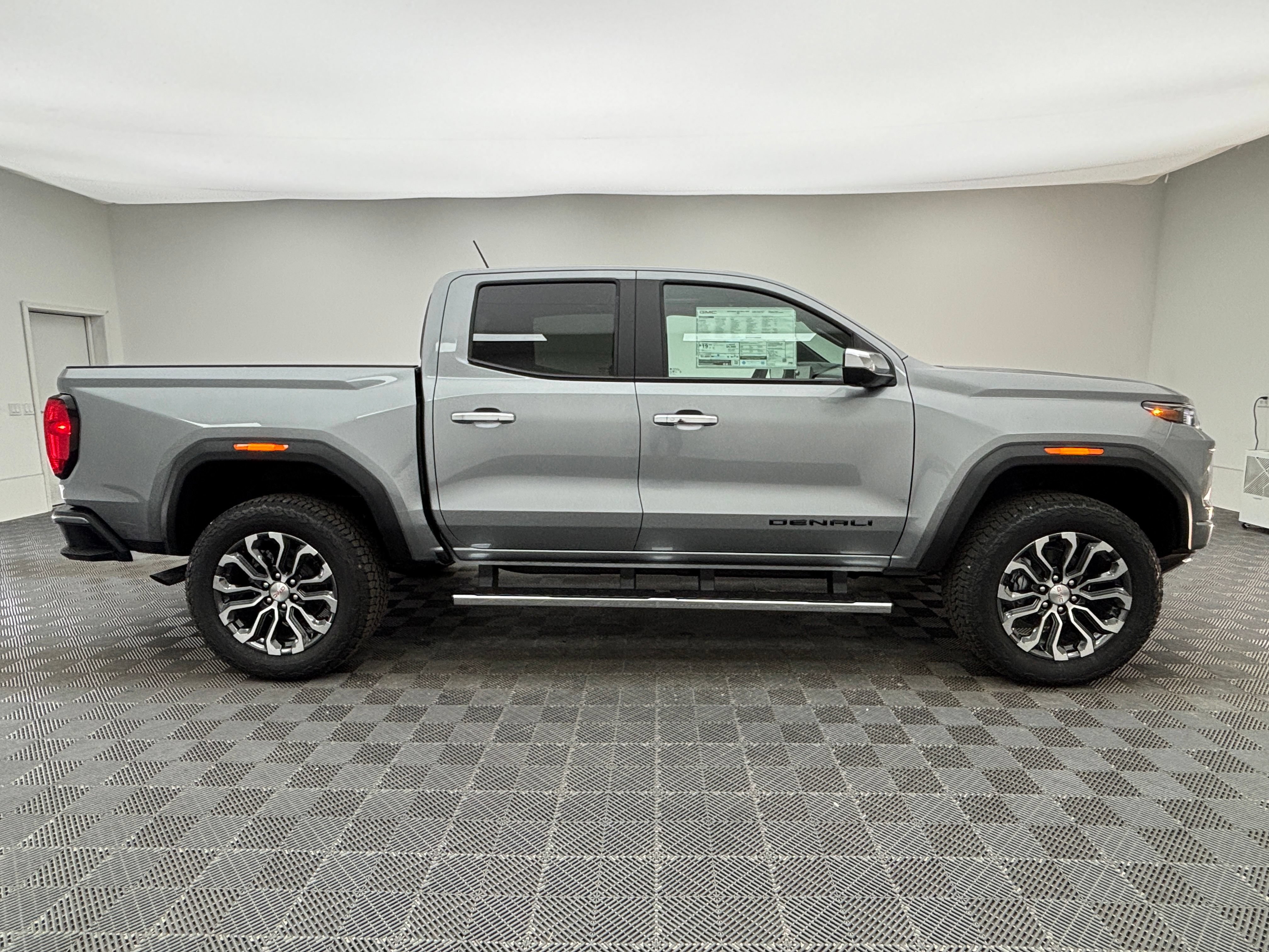 New 2026 GMC Canyon Denali w/ LPO, Black Badging Package AWD/4WD image 7