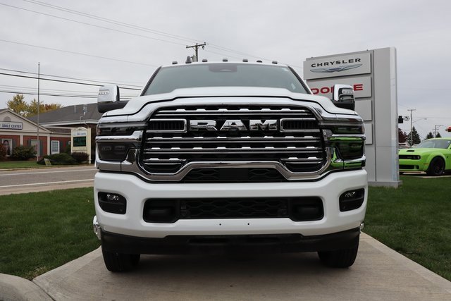 Used 2025 RAM 3500 Limited w/ Max Tow Package image 6