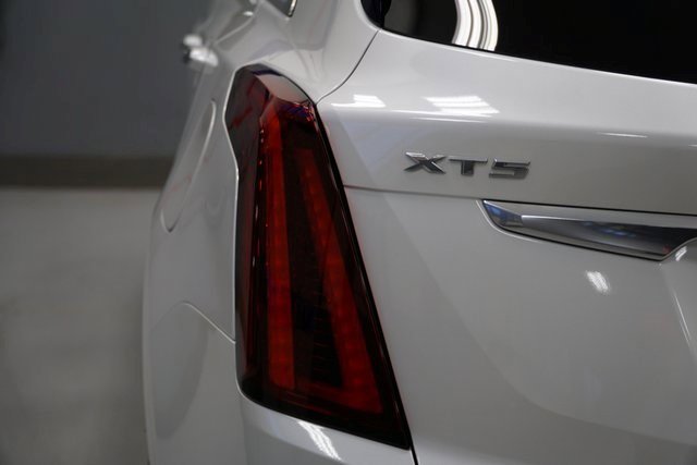 Certified 2022 Cadillac XT5 Premium Luxury image 3