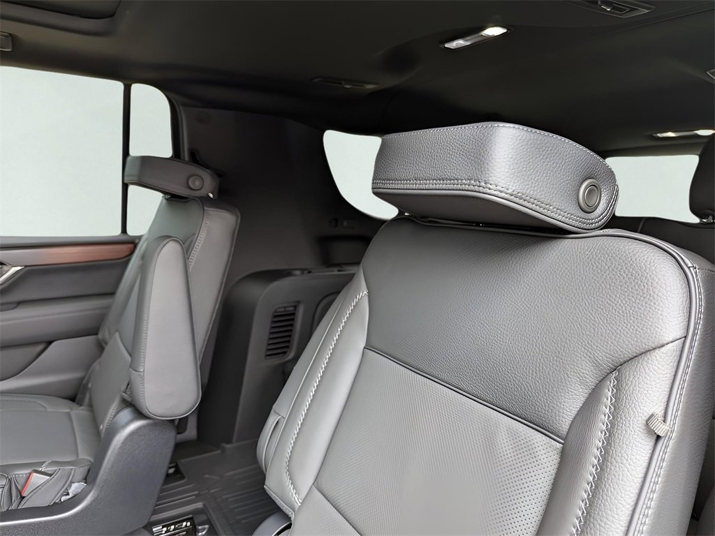 New 2025 GMC Yukon XL Denali w/ Denali Reserve Package image 12
