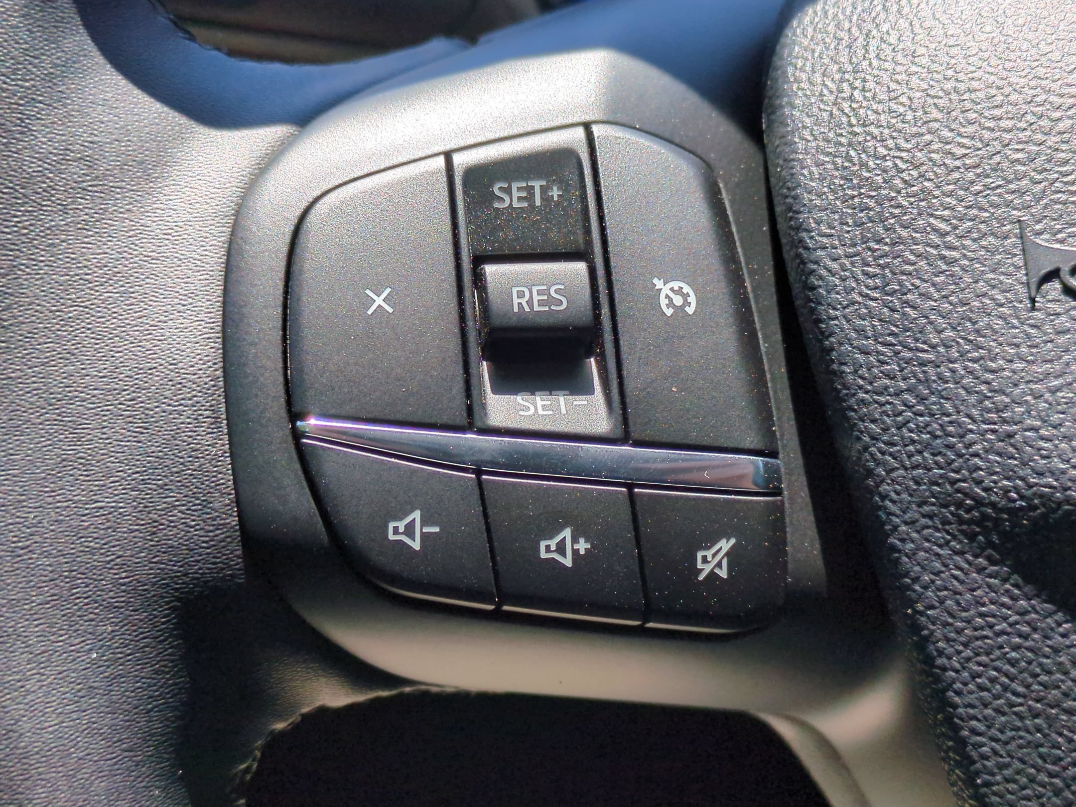 New 2026 Ford Maverick XLT w/ XLT Luxury Package FWD image 17
