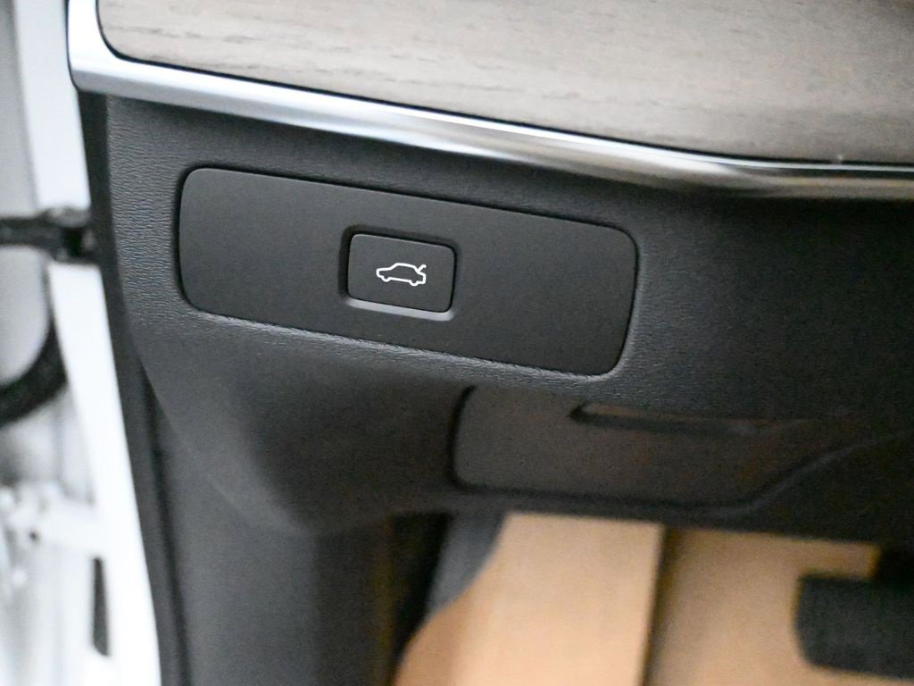 New 2026 Volvo XC90 B5 Plus image 15