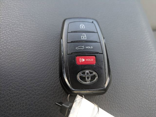 Used 2025 Toyota Camry SE AWD/4WD image 30
