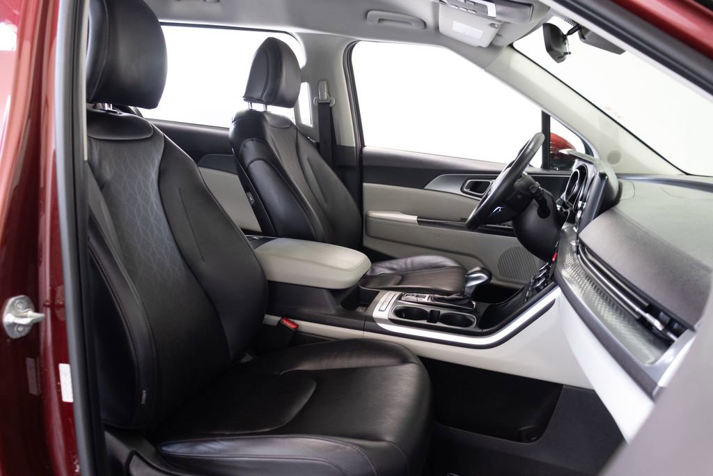 Used 2024 Kia Carnival LX FWD image 23