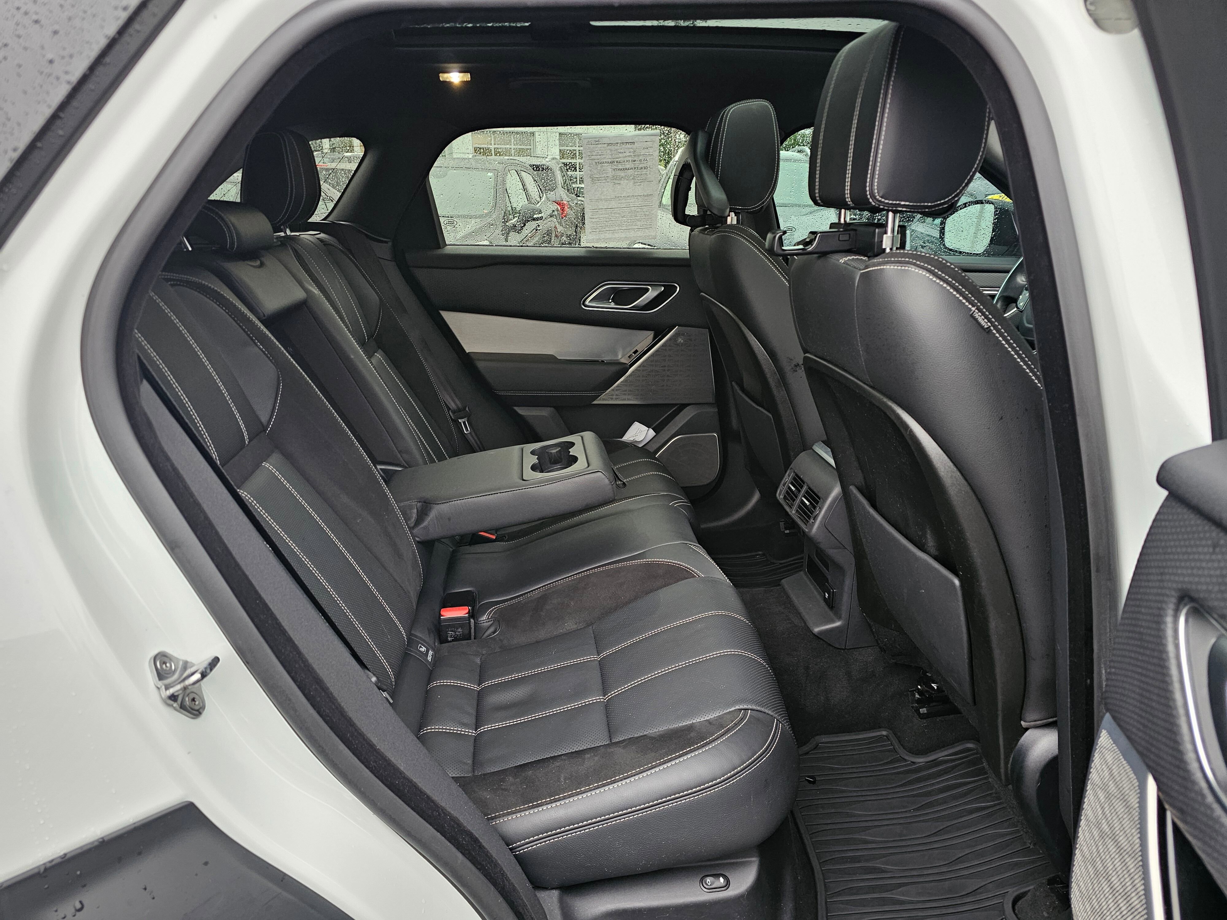 Used 2019 Land Rover Range Rover Velar R-Dynamic SE image 12