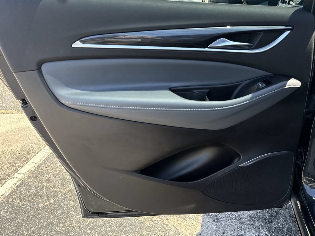Used 2019 Buick Enclave Essence FWD image 24