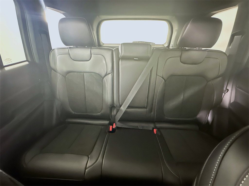 New 2025 Jeep Grand Cherokee Altitude image 10