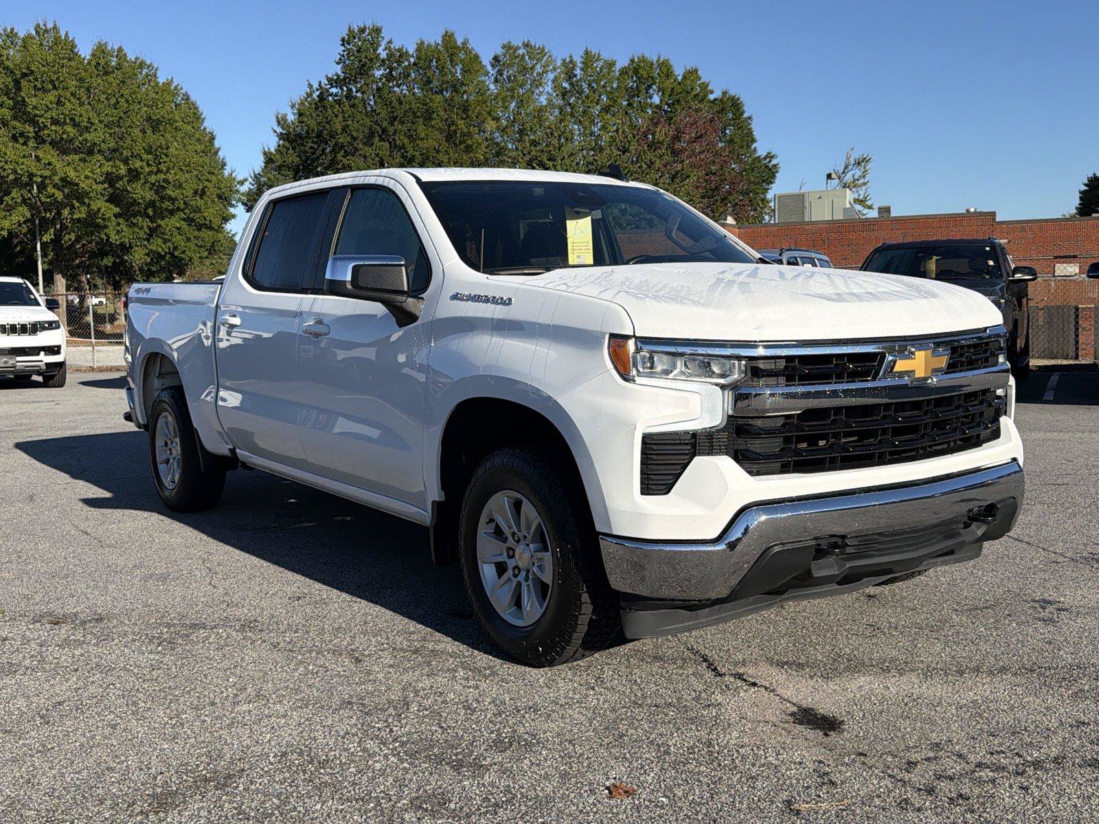 Used 2025 Chevrolet Silverado 1500 LT AWD/4WD image 4