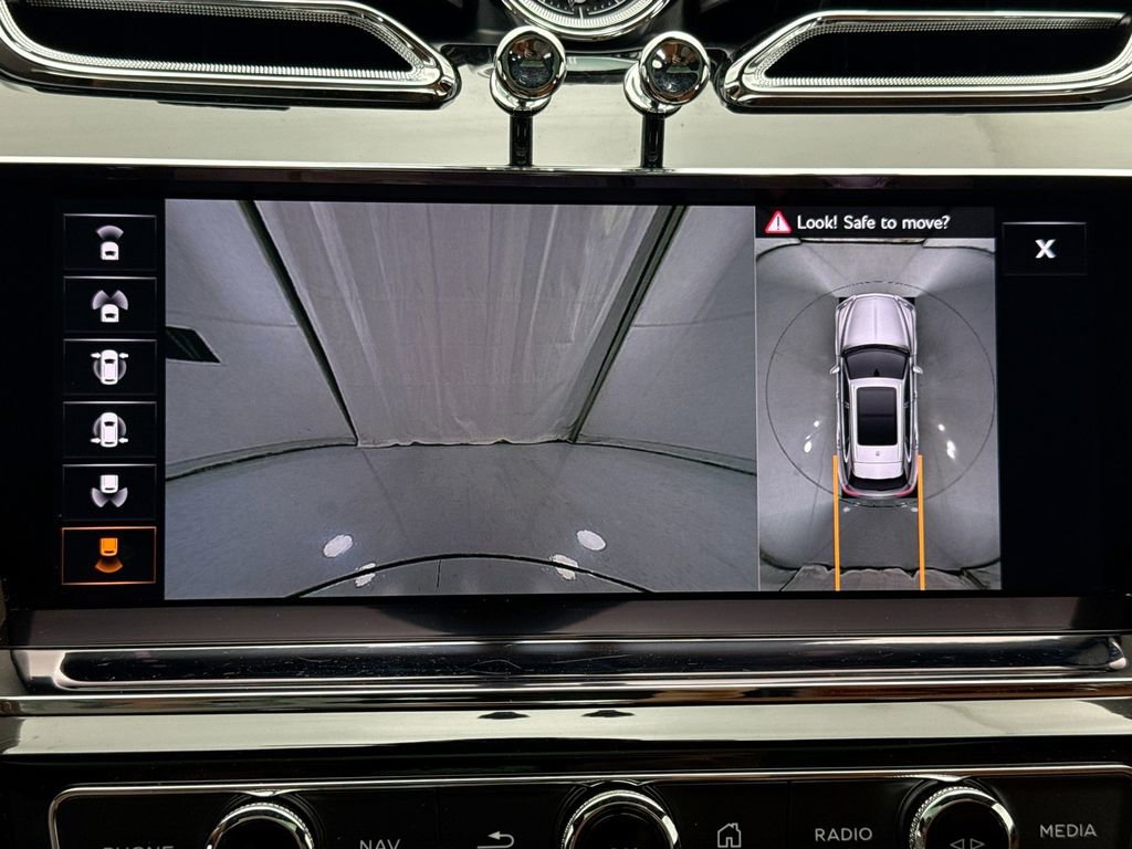 Used 2022 Bentley Bentayga image 15