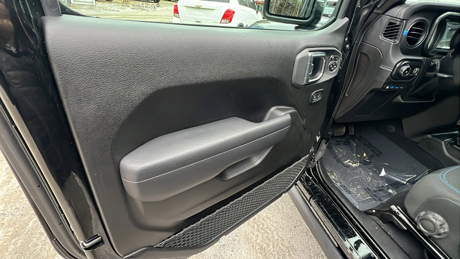 Used 2025 Jeep Wrangler Unlimited Rubicon 4xe w/ Convenience Group image 14