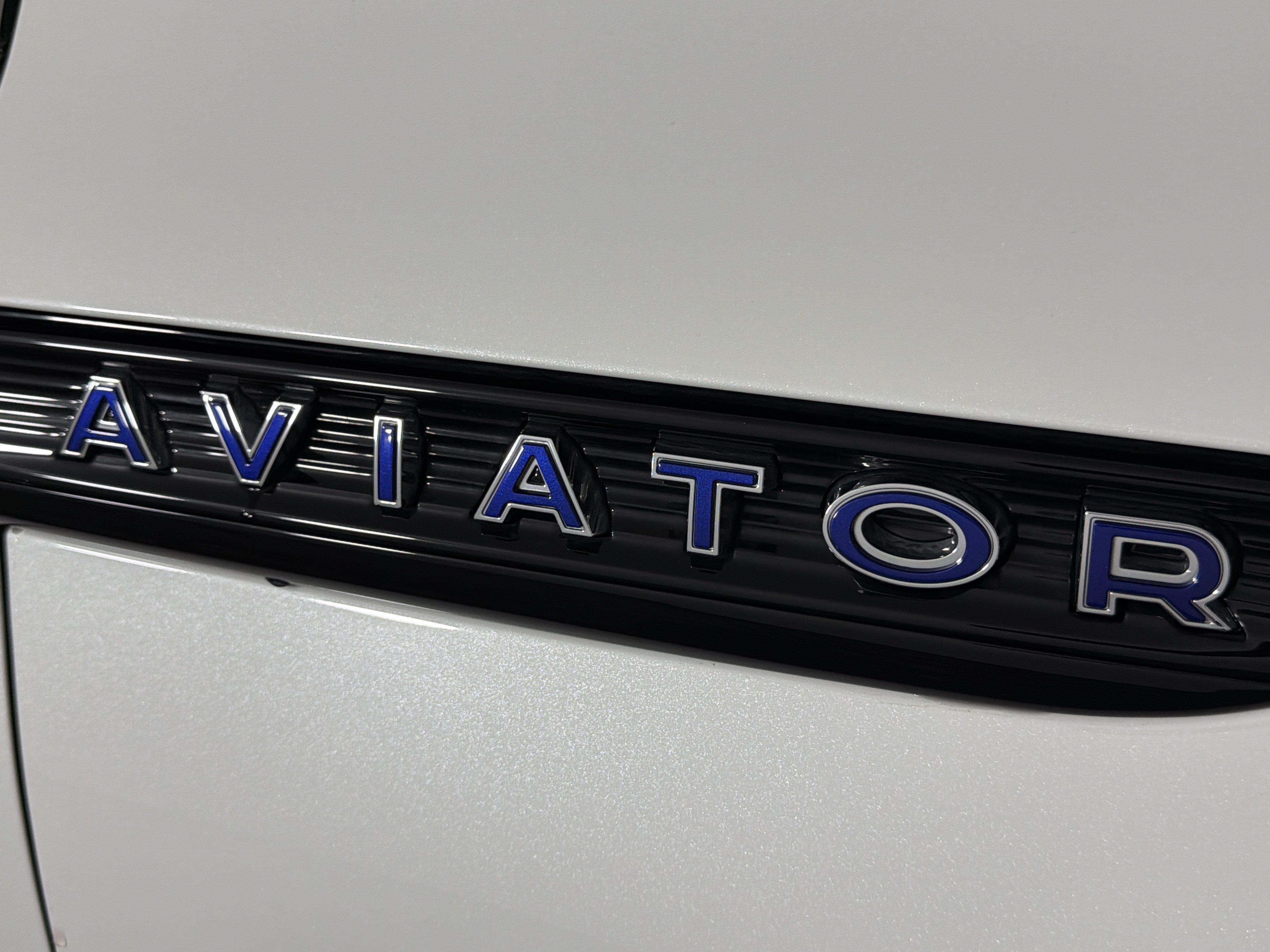 Used 2020 Lincoln Aviator Grand Touring w/ Elements Package Plus AWD/4WD image 37