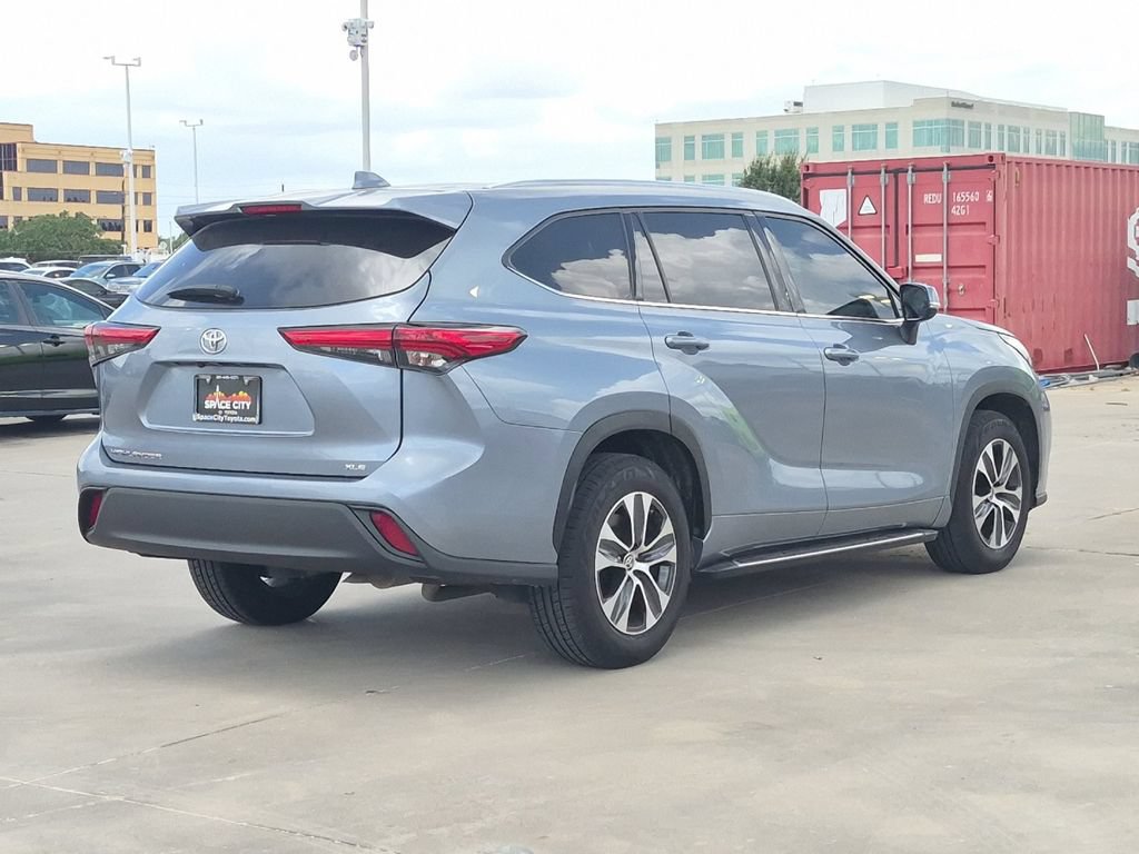 Used 2020 Toyota Highlander XLE FWD image 6