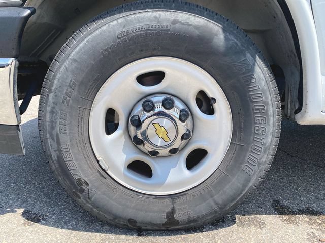 Used 2025 Chevrolet Express 3500 LT w/ LT Preferred Equipment Group RWD image 13