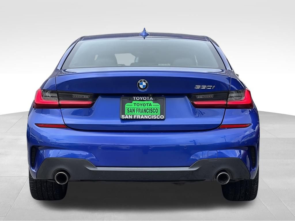 Used 2022 BMW 330i Sedan w/ M Sport Package image 4