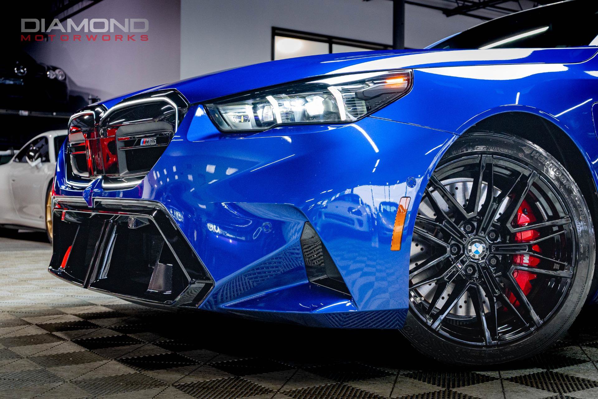 Used 2025 BMW M5 w/ Carbon Package image 9