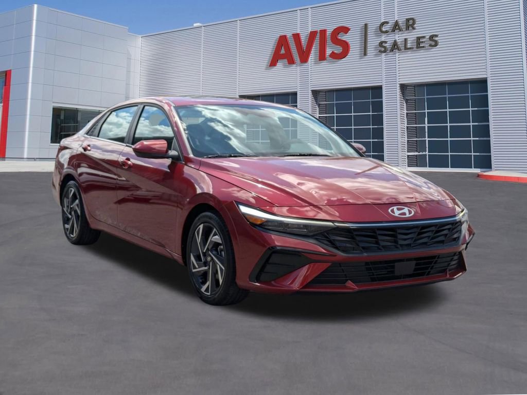 Used 2025 Hyundai Elantra SEL FWD image 3