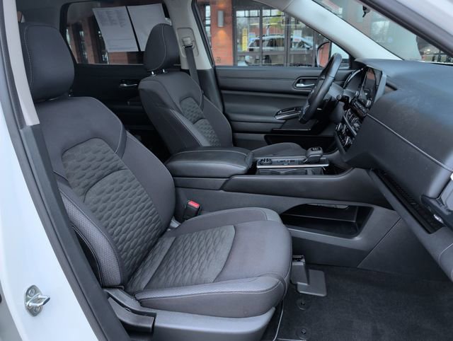 Used 2022 Nissan Pathfinder SV w/ SV Premium Package image 30
