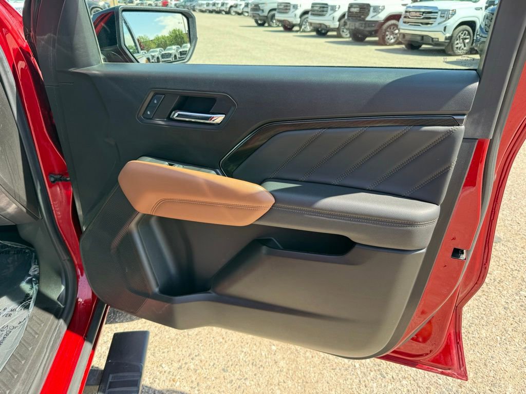 Used 2024 GMC Canyon AT4 w/ Technology Package image 13