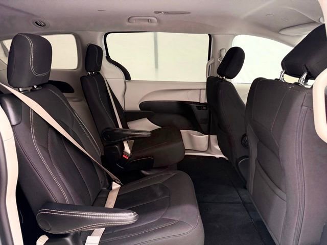 Used 2023 Chrysler Voyager LX image 24
