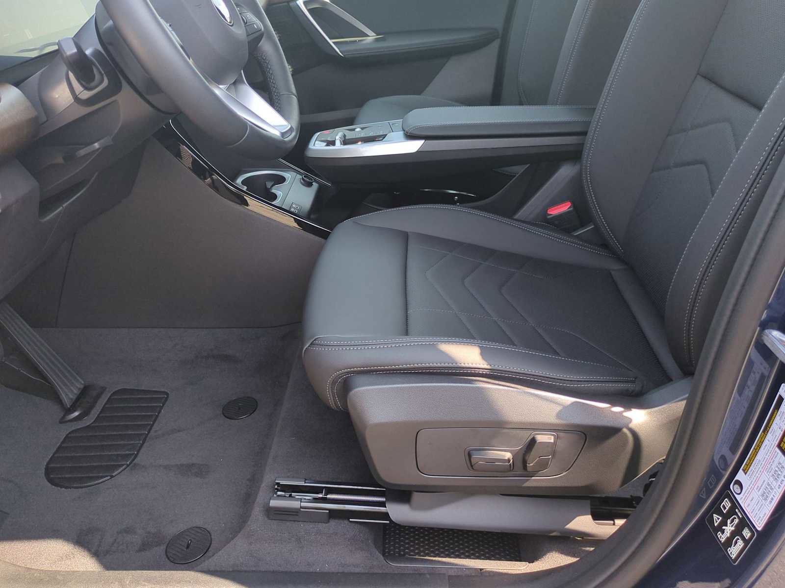 Used 2025 BMW X1 xDrive28i w/ Technology Package image 15