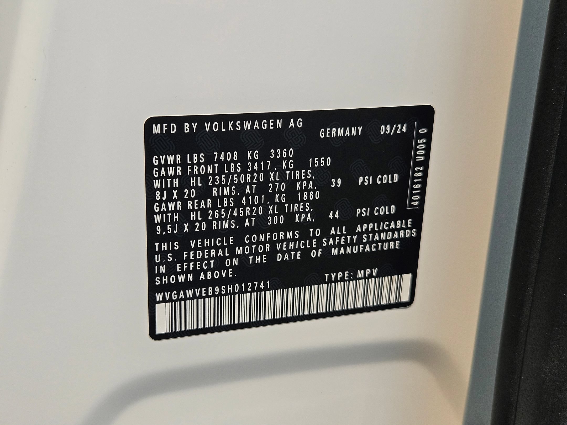 New 2025 Volkswagen ID. Buzz Pro S RWD image 32
