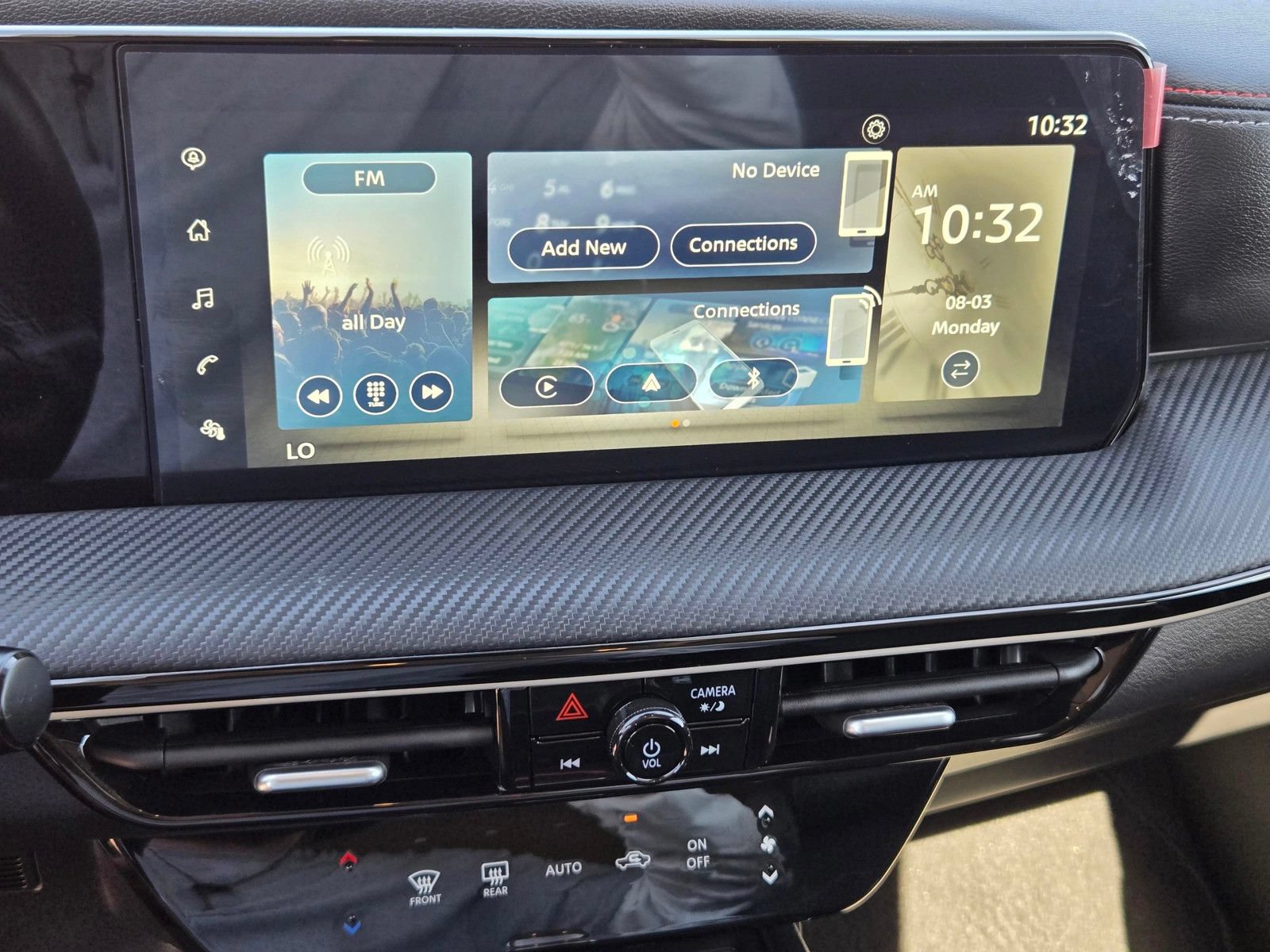 Used 2025 Nissan Kicks SR FWD image 13