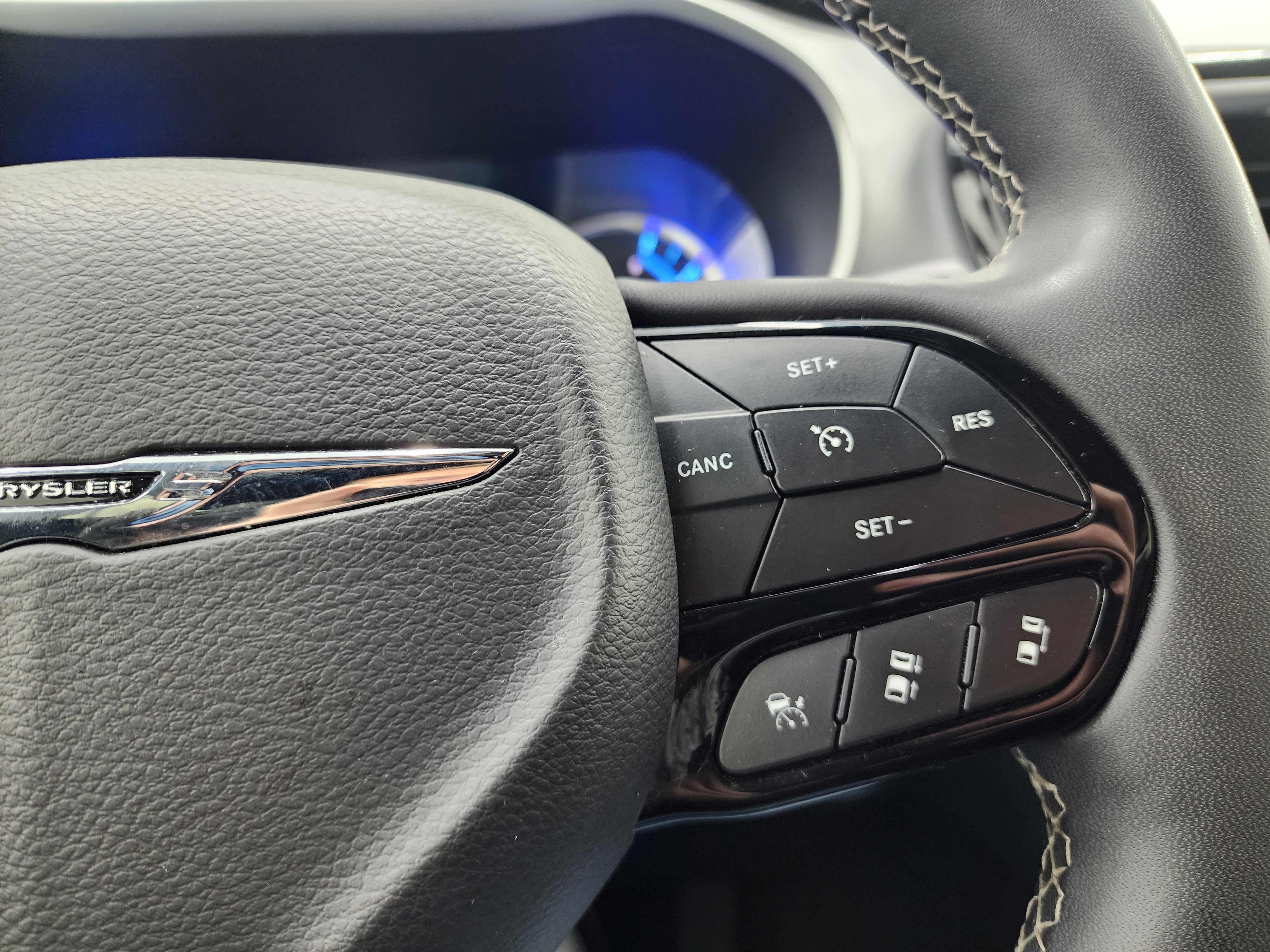 Used 2024 Chrysler Pacifica Limited image 14