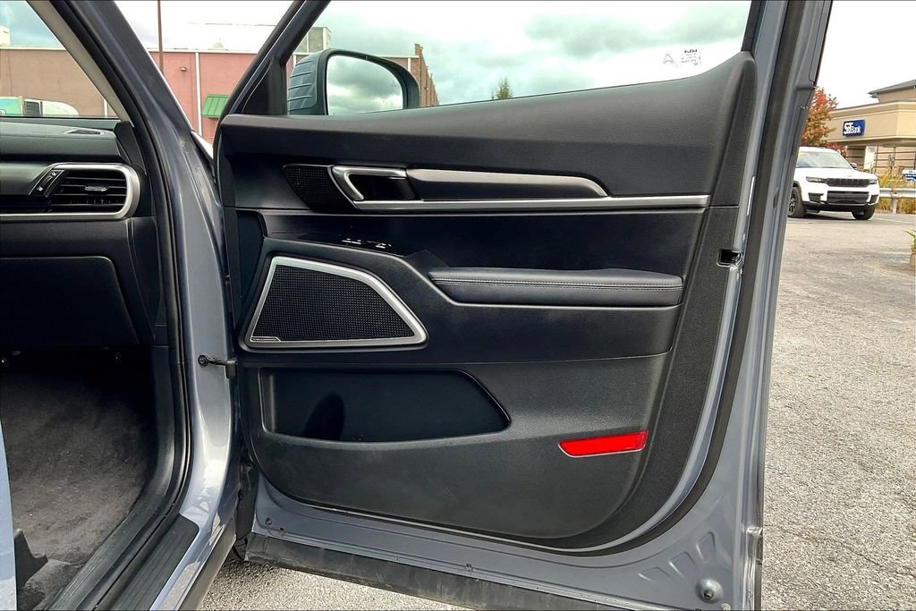 Used 2023 Kia Telluride LX image 22