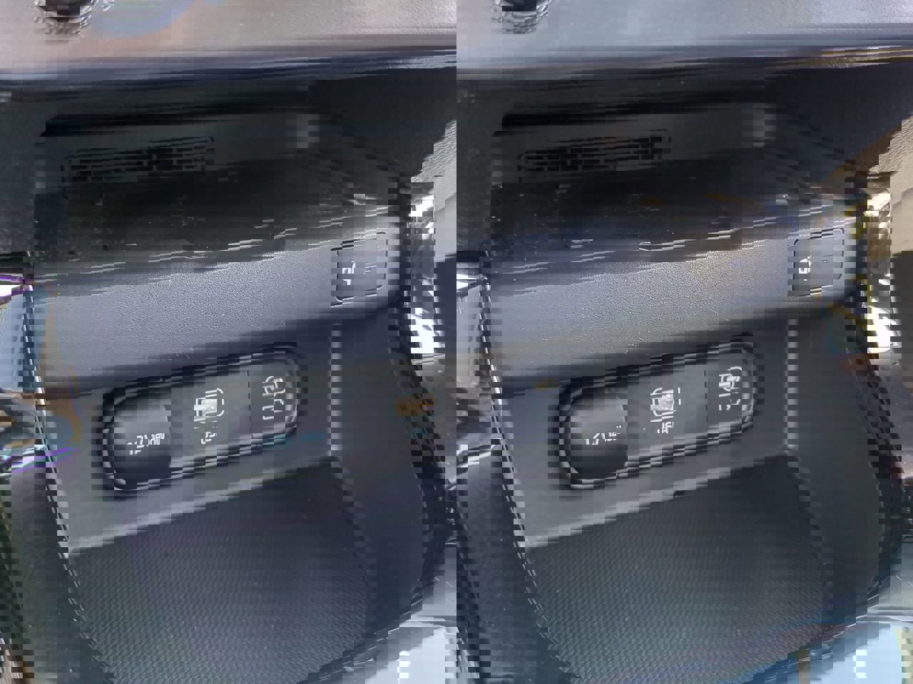 Certified 2024 Kia Seltos SX w/ SX Sunroof Package image 23