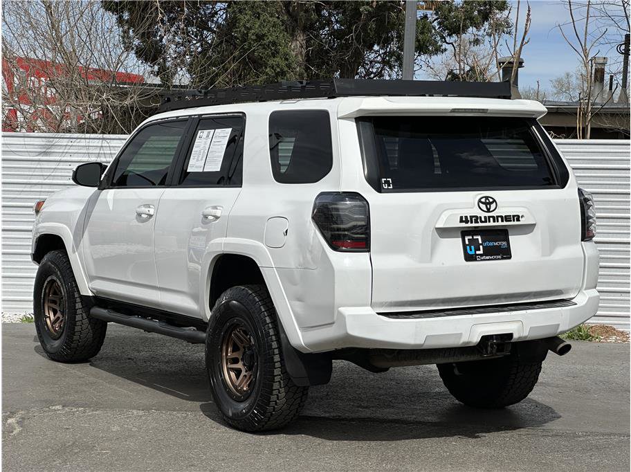 Used 2016 Toyota 4Runner SR5 AWD/4WD image 3