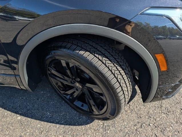 Used 2023 Volkswagen Tiguan SE R-Line AWD/4WD image 14