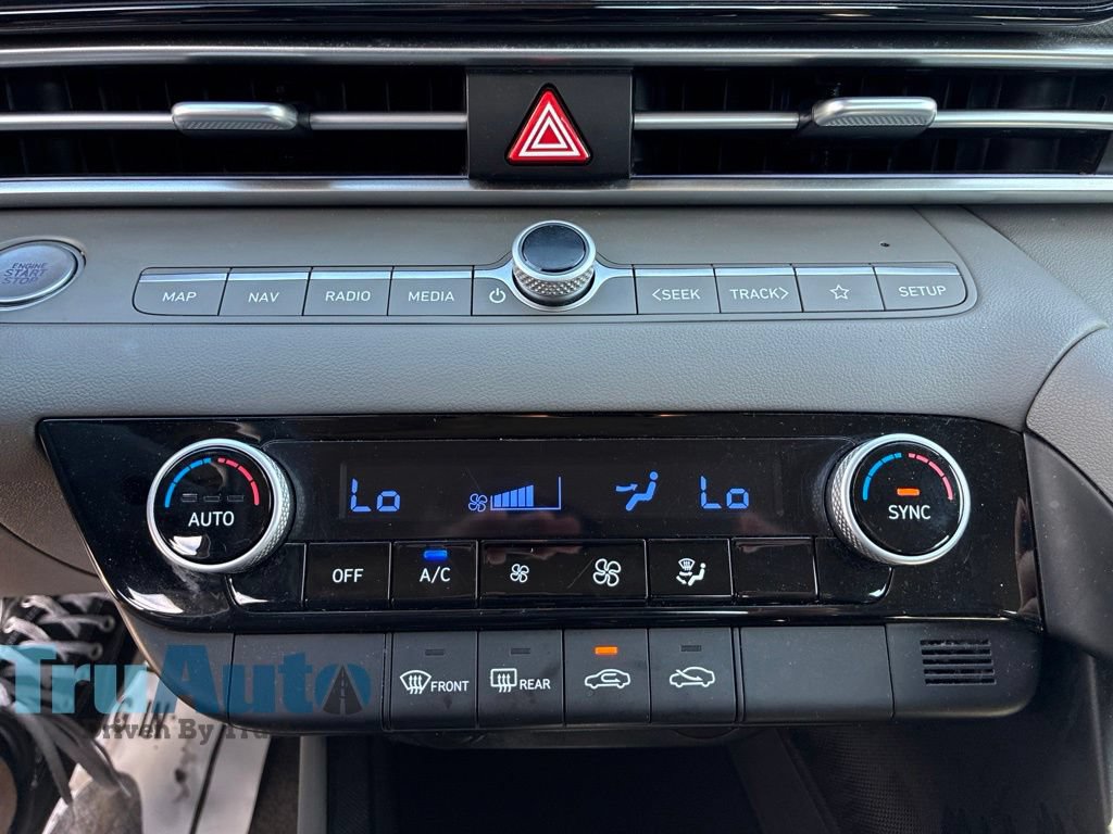 Used 2024 Hyundai Elantra SEL FWD image 33