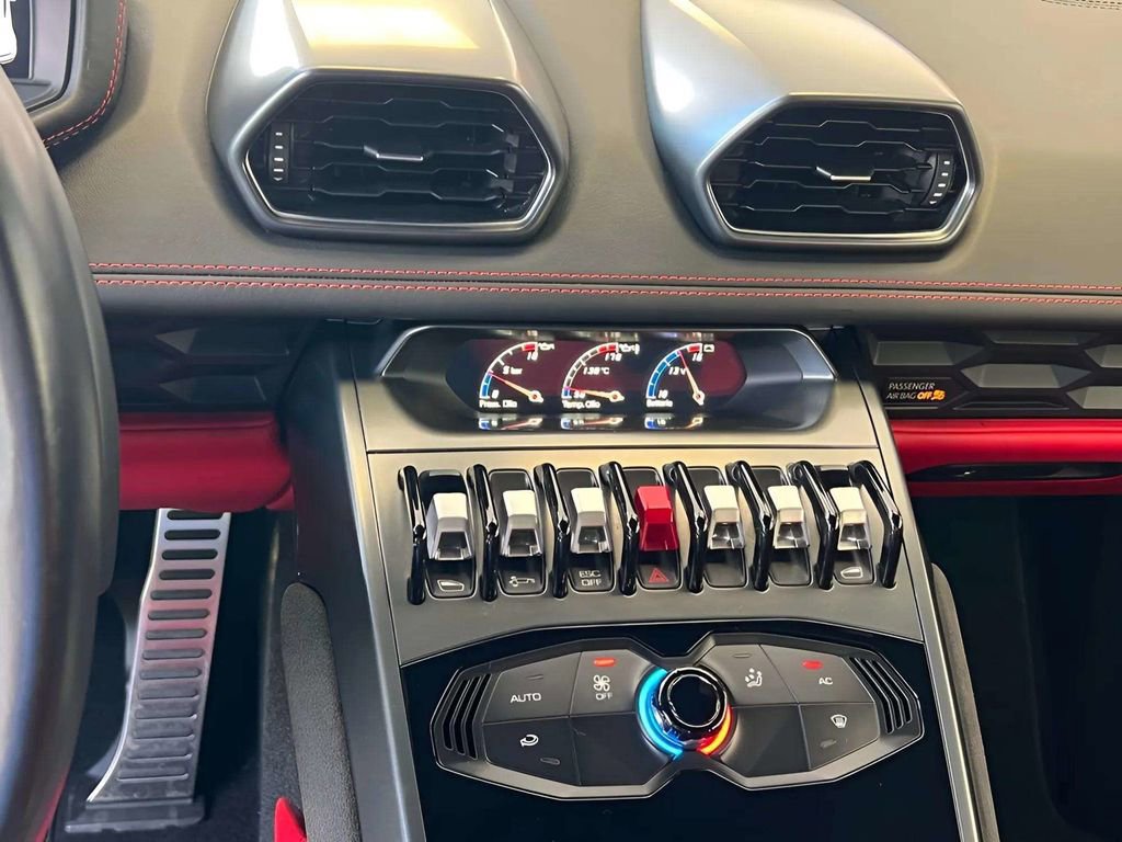 Used 2015 Lamborghini Huracan LP 610-4 image 21