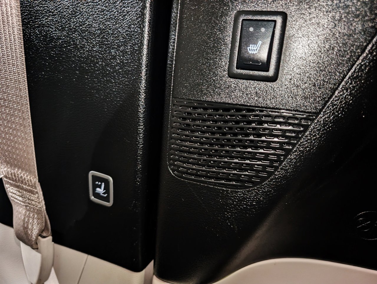 Used 2017 Chrysler Pacifica Limited image 32