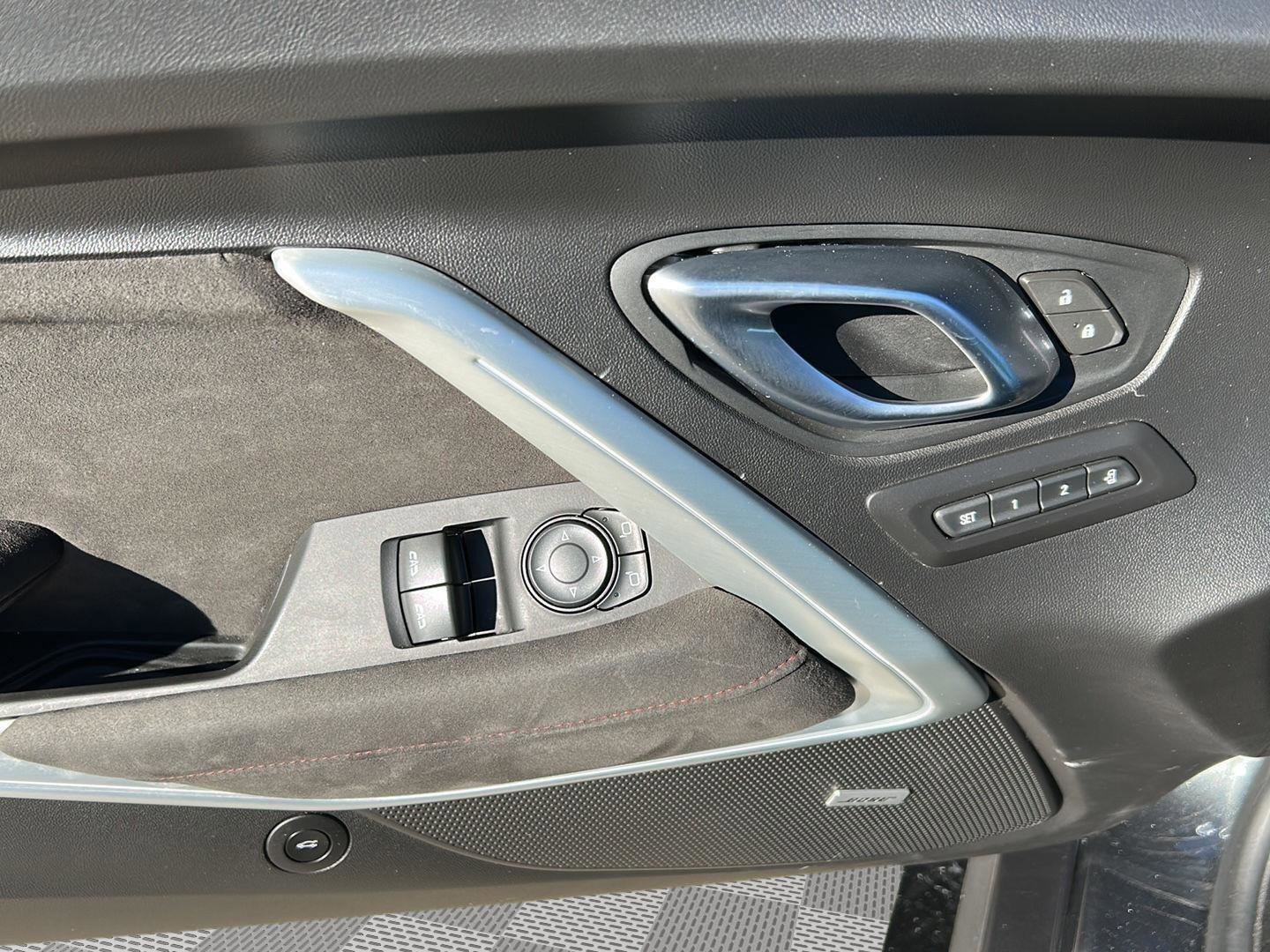 Used 2018 Chevrolet Camaro ZL1 image 20