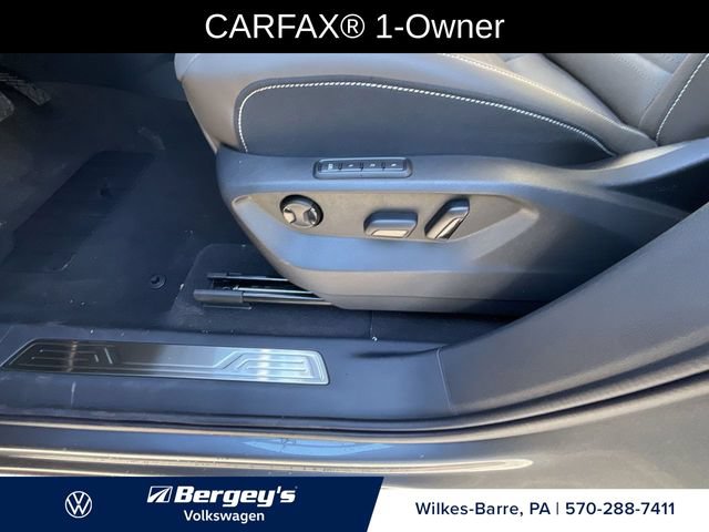 Used 2024 Volkswagen Atlas SEL AWD/4WD image 3