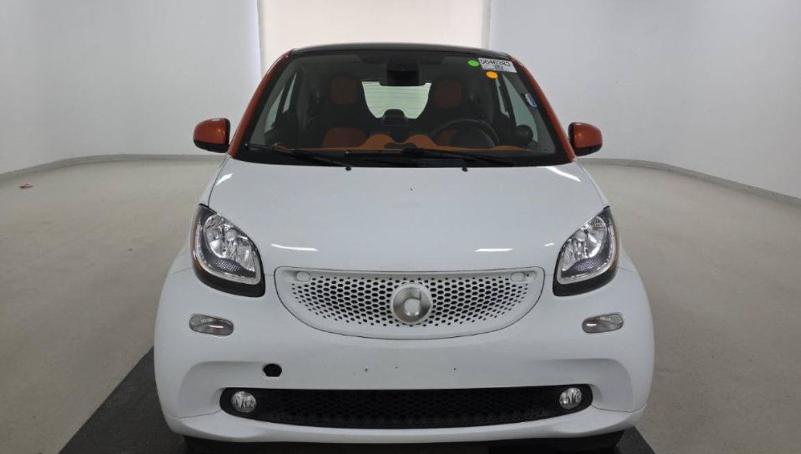Used 2016 smart fortwo passion w/ Edition #1 Package RWD image 2