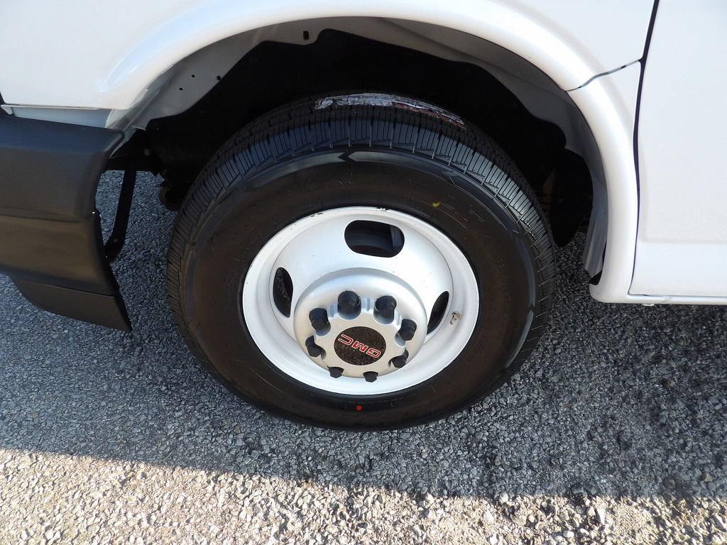 Used 2022 GMC Savana 3500 Extended w/ Power Convenience Package RWD image 44