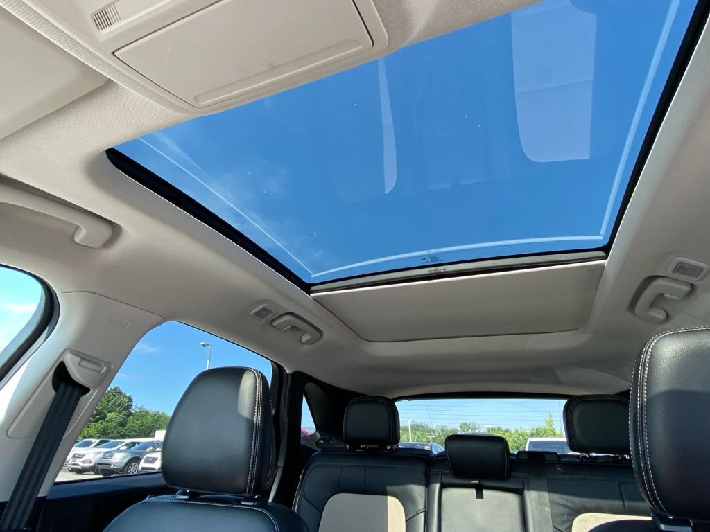 Used 2021 Ford Escape Titanium w/ Titanium Premium Package FWD image 16