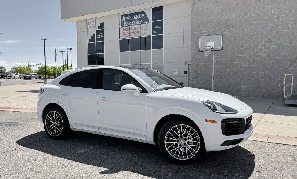 Used 2023 Porsche Cayenne Platinum Edition AWD/4WD image 2